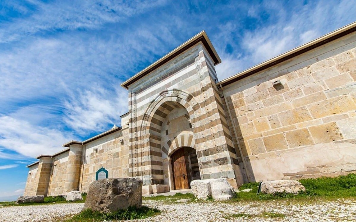 Zazadin Hanı ve Selçuklu Kervansarayları