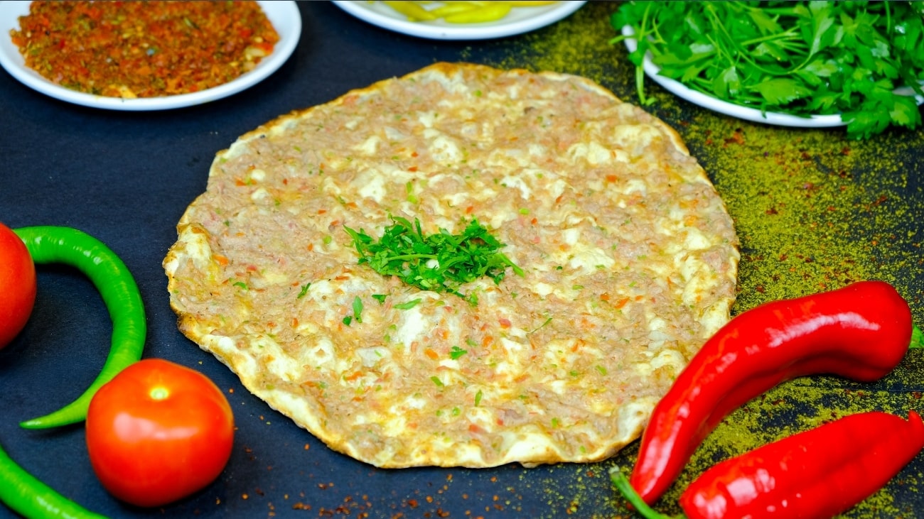 Lahmacun ( Etliekmek İçinden )