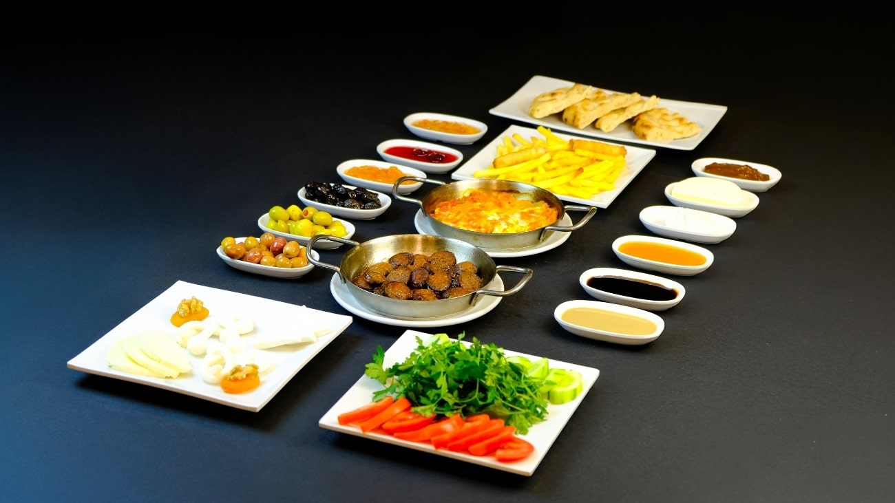 Serpme Kahvaltı ( En Az İki Kişilik)